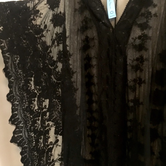 Intricate black lace coverup - Picture 3 of 5